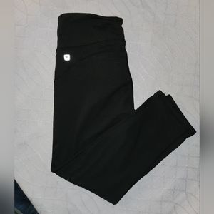 Fabletics sz S Basic Black Capri leggings